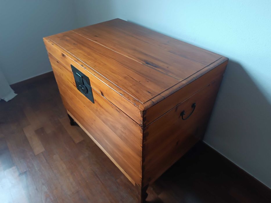 Elegante baú estilo oriental