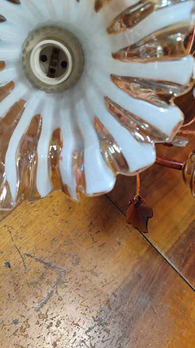 Продам люстру на 5 лампочек