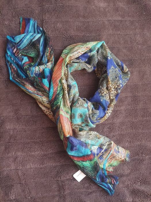 Шаль палантин Gigliobagnara 
 оригінал 

Стан новий

Довжина 200см
Шир