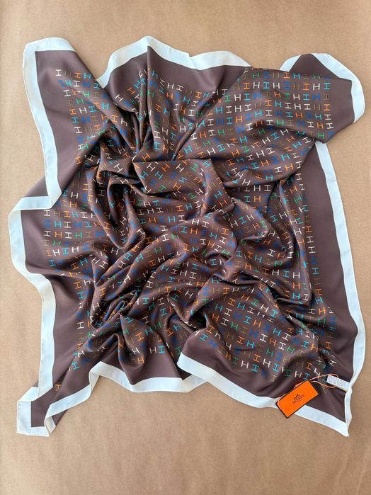 Стильна жіноча хустка в стилі Hermès 90x90 см
