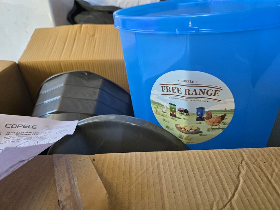 Sprzedam poidła dla kurcząt i drobiu, pojemności 30 litrów zakręcane l