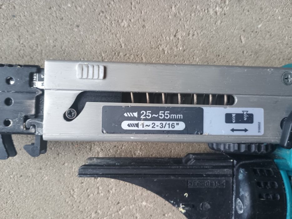 Wkrętarka taśmowa do regipsów Makita DFR 550