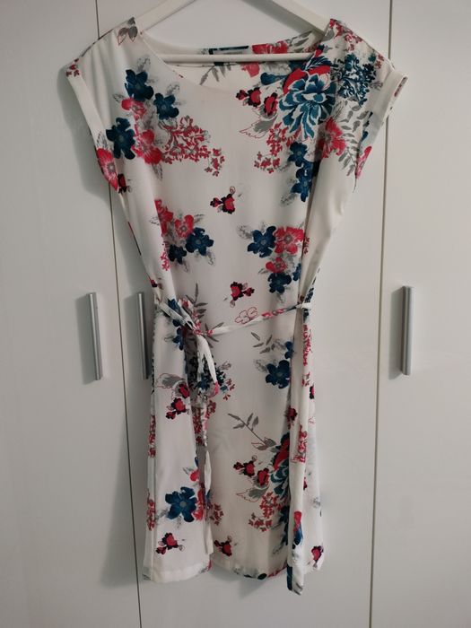 Sukienka w kwiaty rozmiar 36