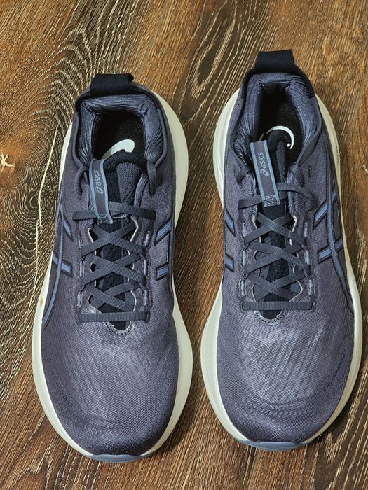 Оригінал 100% чоловічі кросівки Asics Nimbus 27  EURO 44.5