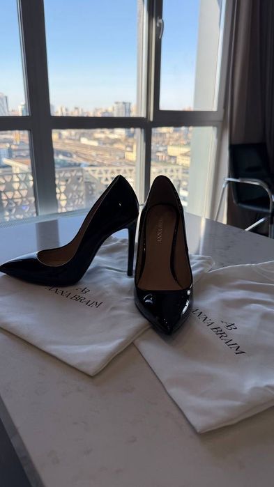 Туфлі 35 розмір ,ANNA BRAIM