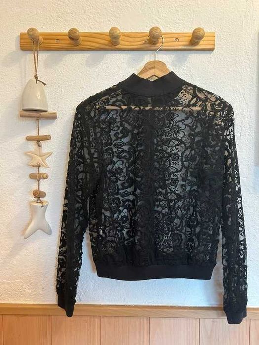 Bomber preta transparente bordada