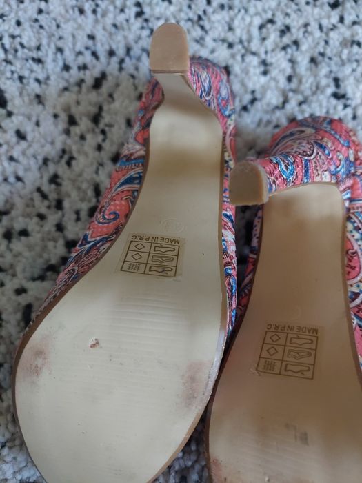 Sapatos de salto alto com plataforma