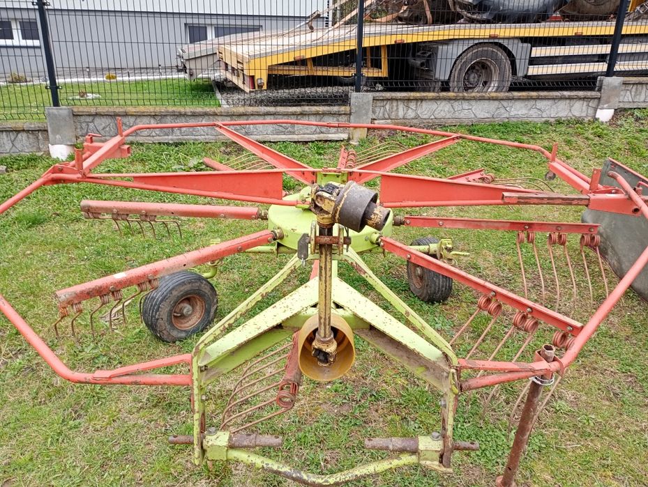 Zgrabiarka do trawy siana