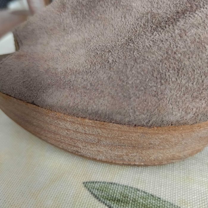 Botins em pele peep toe café com leite compensados da VERO CUOIO T.36