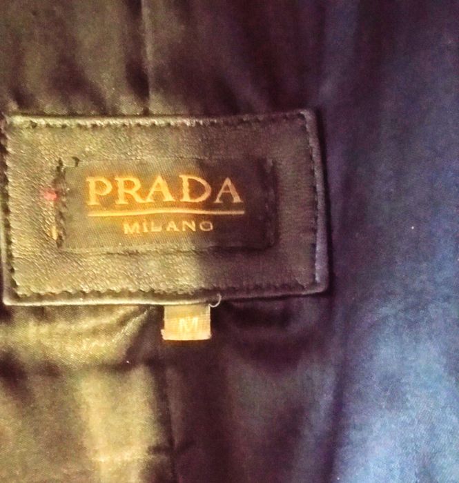 Кожаная куртка Прада оригинал под реставрацію