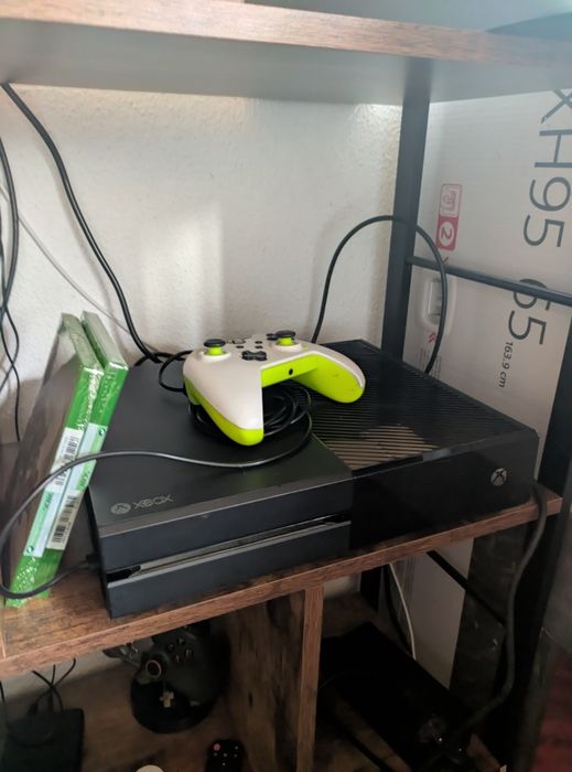 Xbox One 500Gb com 2 jogos  incluídos
