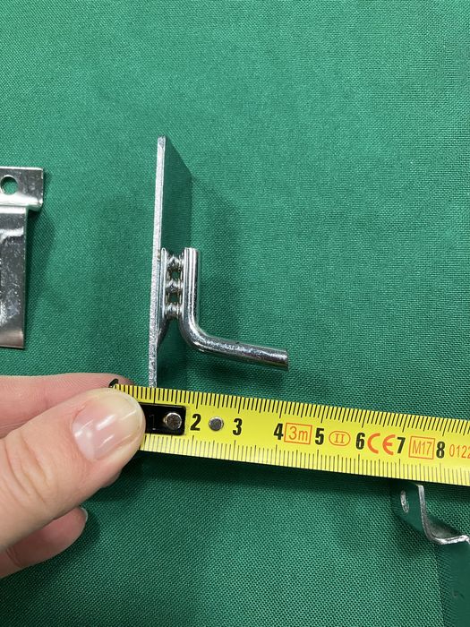 93 Ganchos para expositores de loja