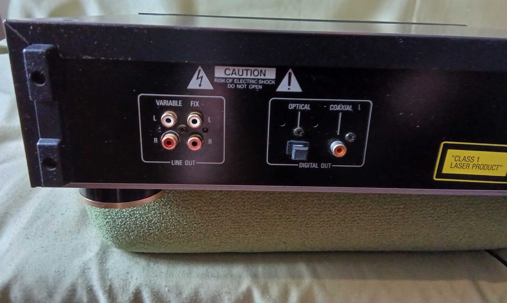 Продам  CD  проигрыватель Denon DCD 2700