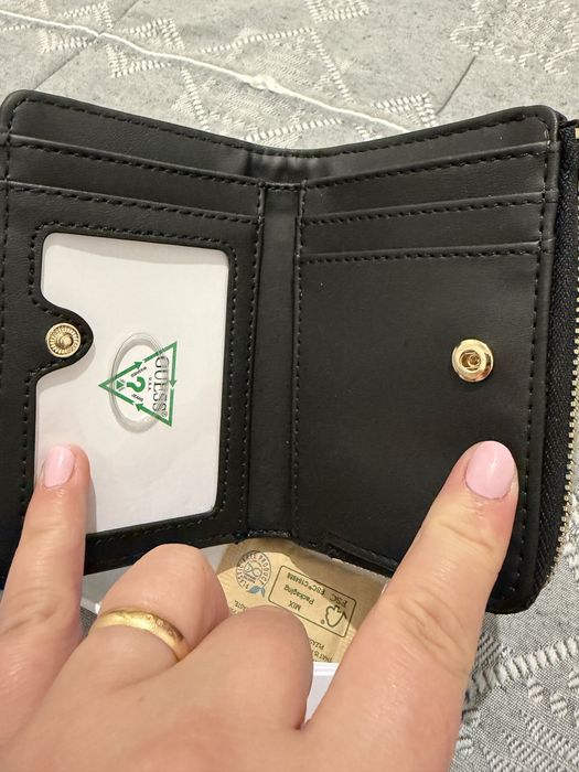 Porta moedas Guess