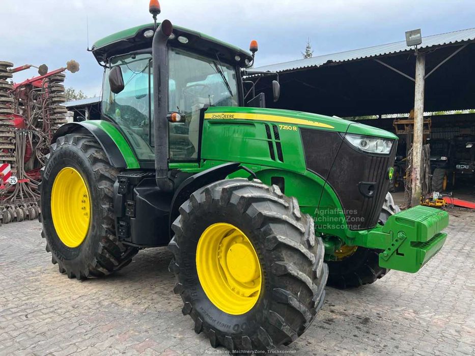 Трактор John Deere 7250R