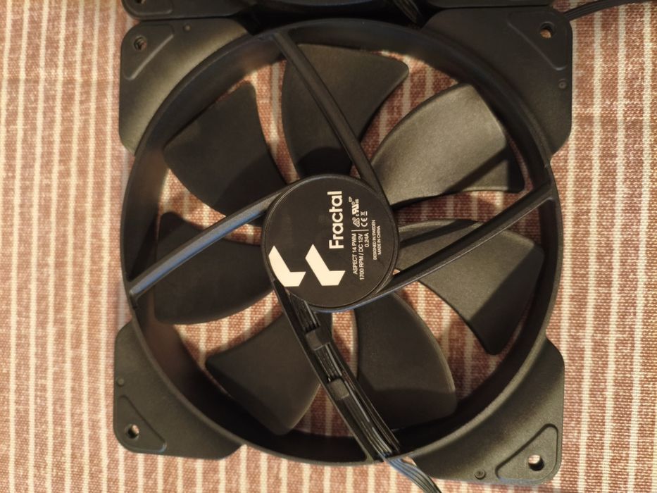 Fractal Aspect 14 1700RPM Ventoinhas para PC