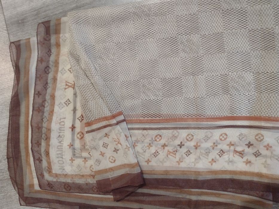 Beżowa chusta Louis Vuitton