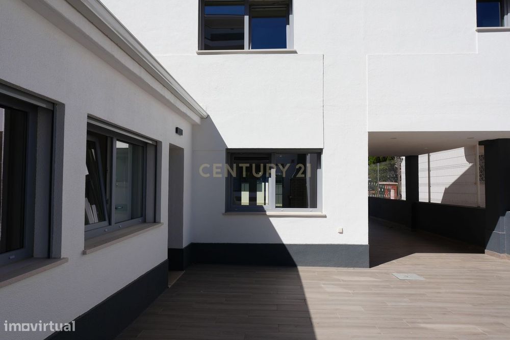 Luxuosa Moradia Nova na Costa da Caparica, Almada