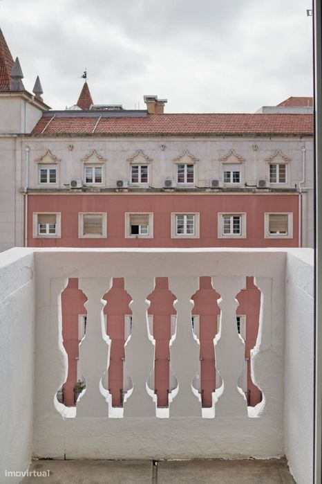 Quarto - localizado em Marquês de Pombal Lisbon