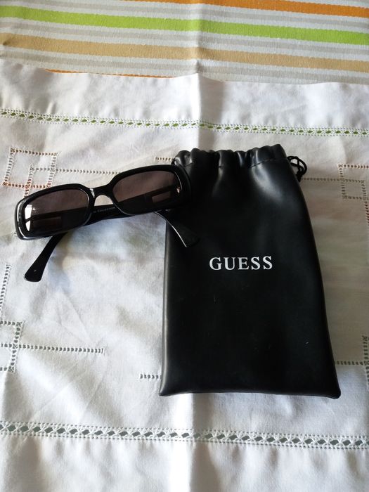 Óculos de sol de senhora pretos Guess