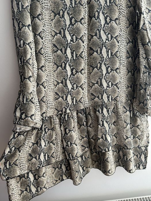 Sukienka we wzór skóry węża