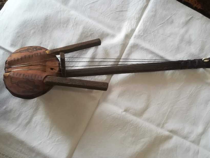 réplica decorativa de instrumento