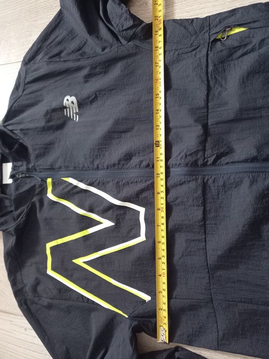 Продам ветровку New Balance Running