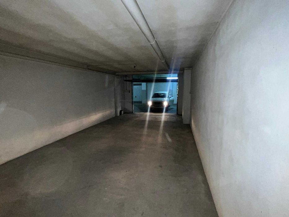 Garagem box fechada – 40,5 m² – junto ao Colégio dos Carvalhos