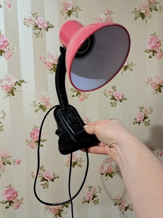 Настольная лампа на прищепке