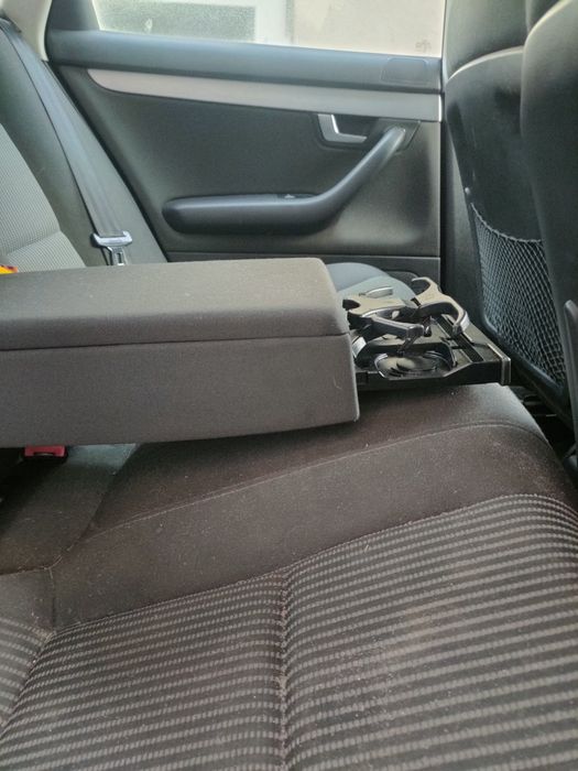 Audi A4 B6 B7 podłokietnik tył tylny uchyt na kubki McDonald SEDAN