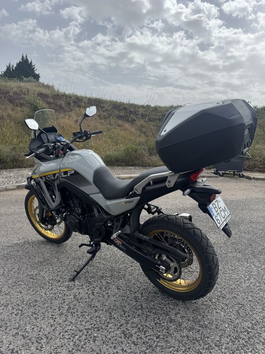 Vendo Honda Transalp de 2025 como nova!