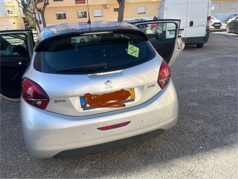 CarroPeugeot208cinzento