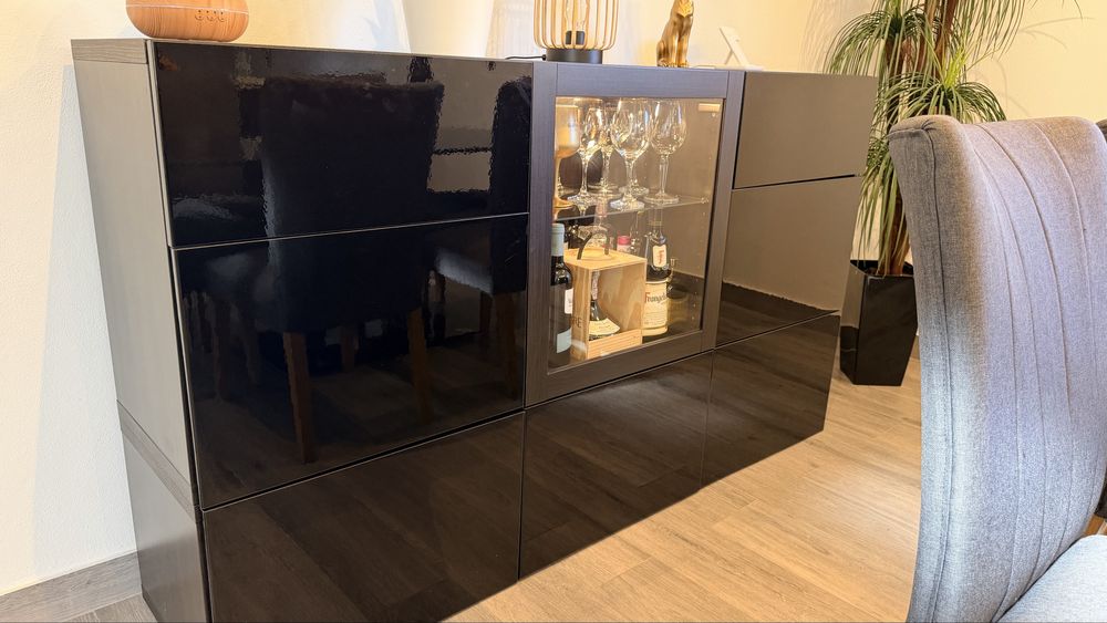 Mesa de sala e aparador