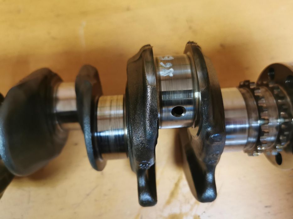 Wał korbowy bmw x6 e71  lci 30D 306km n57d30b