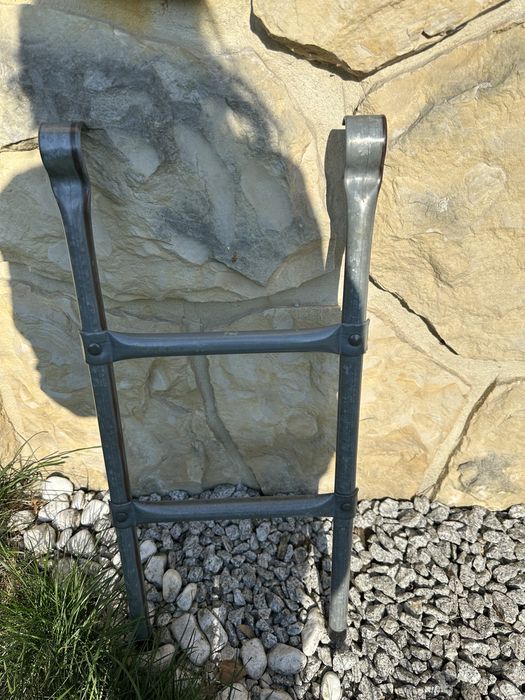 Metalowa drabinka do trampoliny