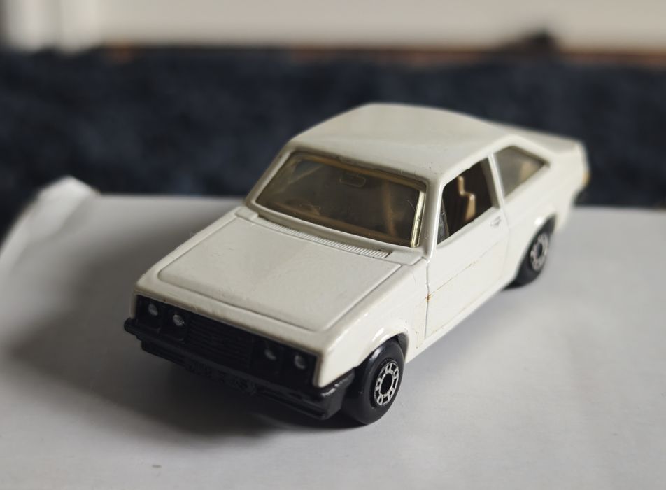 Miniaturas Matchbox -  Ford Escort, Peugeot 205 T16, Renault F1