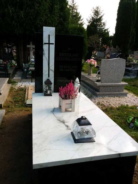 Nagrobek Kompoze. 3099 zł  z montażem Cały Kraj