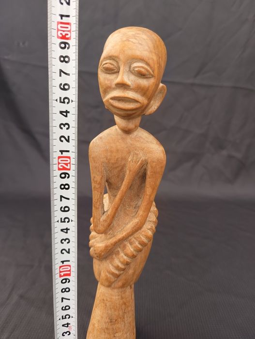 Drewniana afrykańska figurka