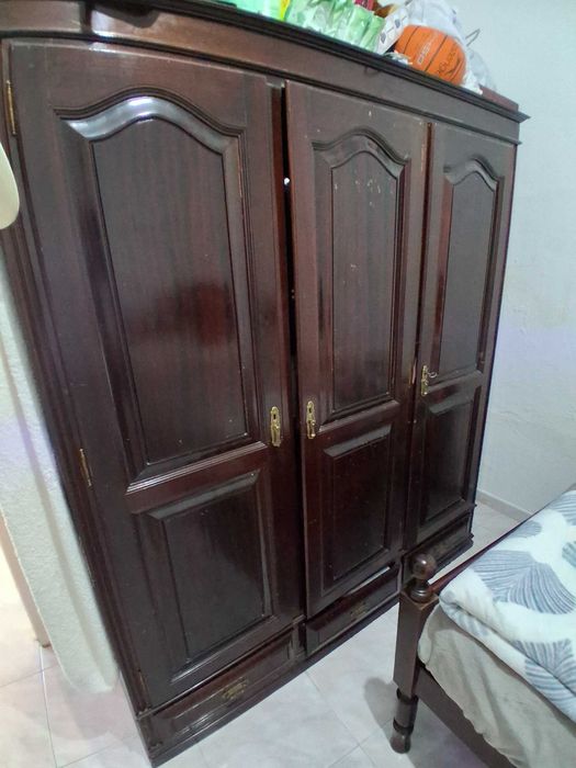 Venda de um guarda roupa