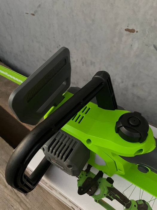 Акумуляторна безщіткова ланцюгова пила Grosser GCS 121