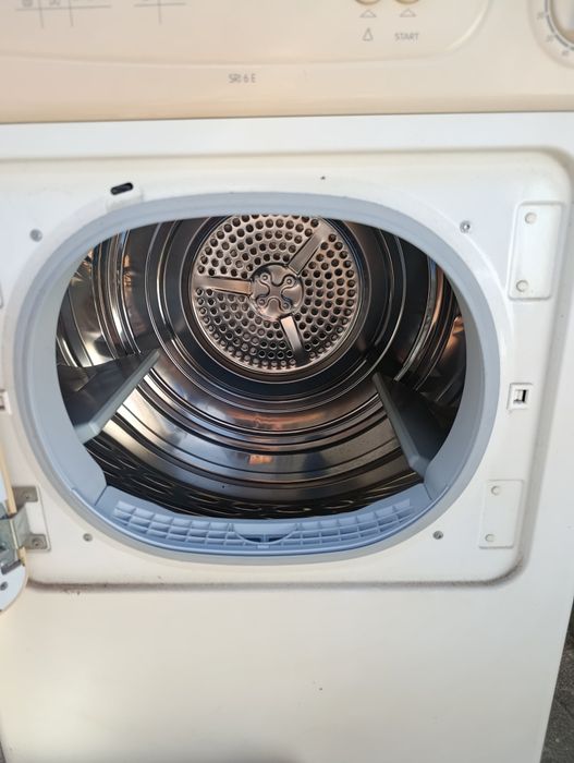 Máquina de secar roupa Singer