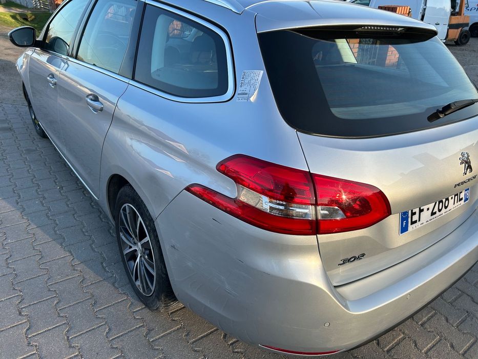Peugeot 308 2016 rok 1,2 benzyna 130 koni