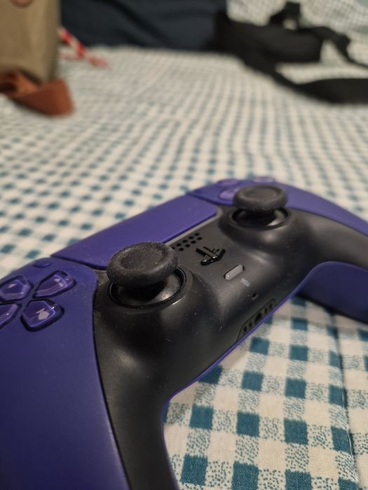 Vendo - Playstation 5 Slim 1TB Versão com leitor, mais um comando - Tudo ainda com dois anos de garantia - SEMI-NOVO