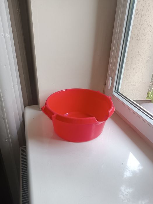 Duża miska misa okrągła uniwersalna czerwona plastikowa do mycia prania na pranie do łazienki ogrodowa Plast Team Denmark 30 cm