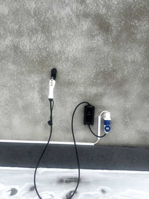 Оренда паркомісця з силовою розеткою для зарядки елктромобіля 32Ампера