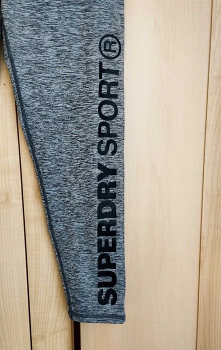 Damskie śliczne leginsy SuperDry