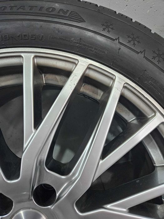 Komplet kół zimowych  AEZ R19 235/55 Continental