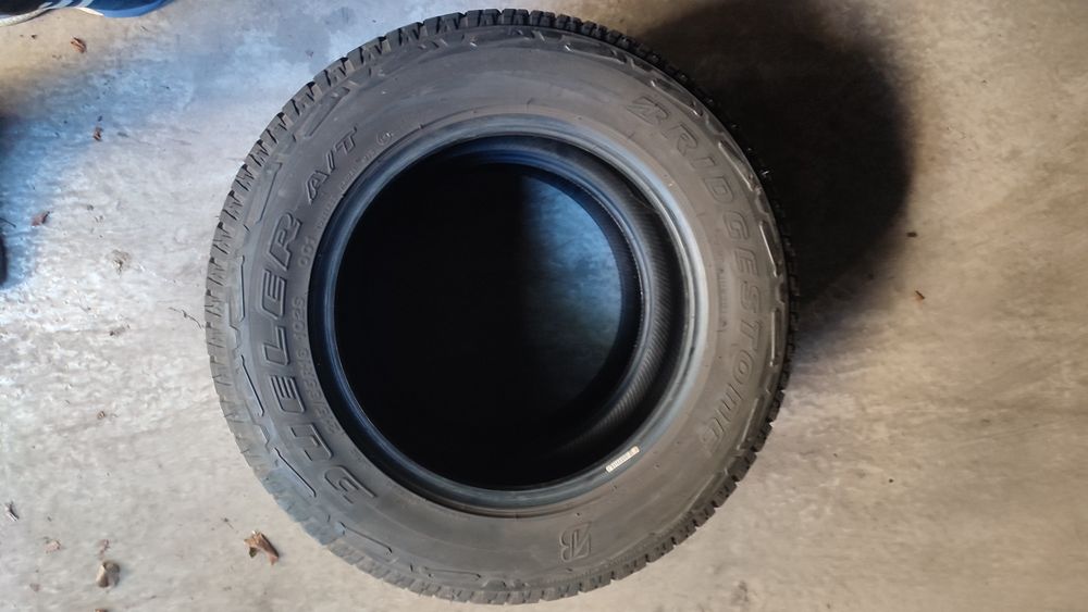 Bridgestone dueler a/t 215/65/16
