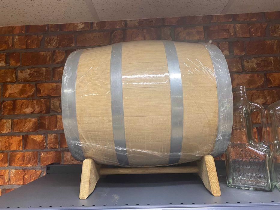 Бочки дубові, опаленні в середині, нові, хересні та портвейнові 3-50л