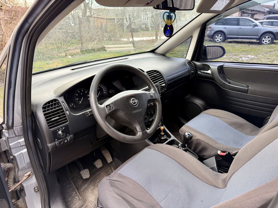 Opel Zafira 2004 рік 1,6 бенз 7 - місна